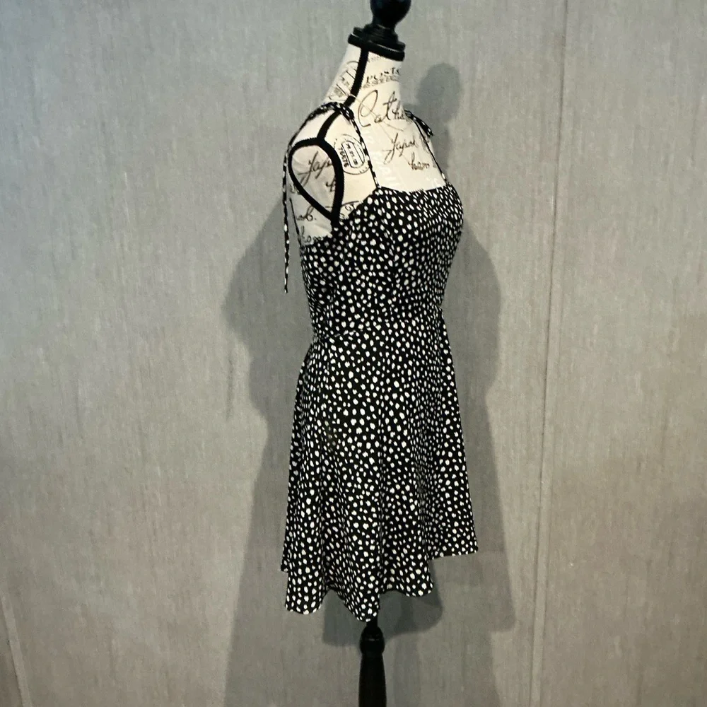 Black and White Sleeveless Mini Sundress Size Medium - Picture 2 of 6